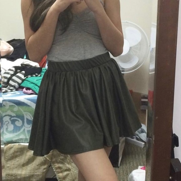 Army green stretchy pleather faux leather mini a-line skirt (size s) - Picture 2 of 2